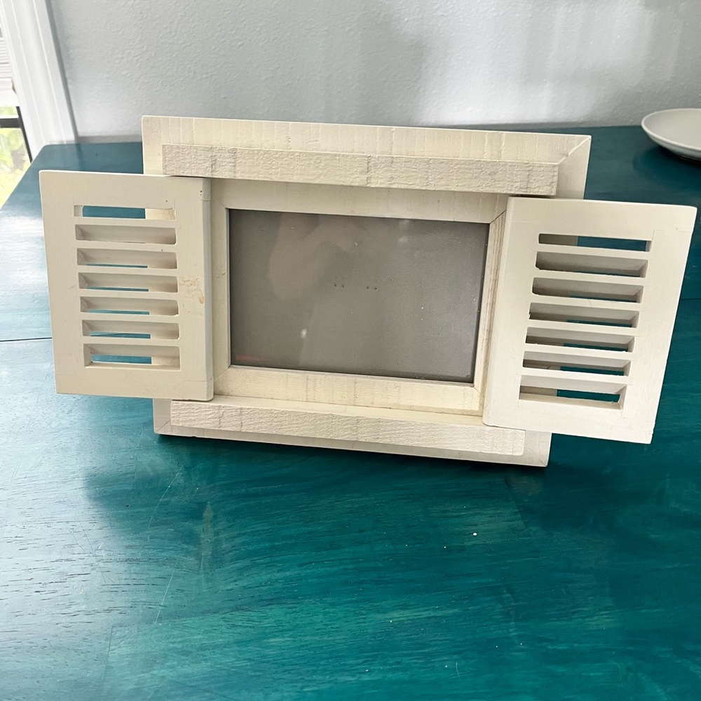 White window picture frame